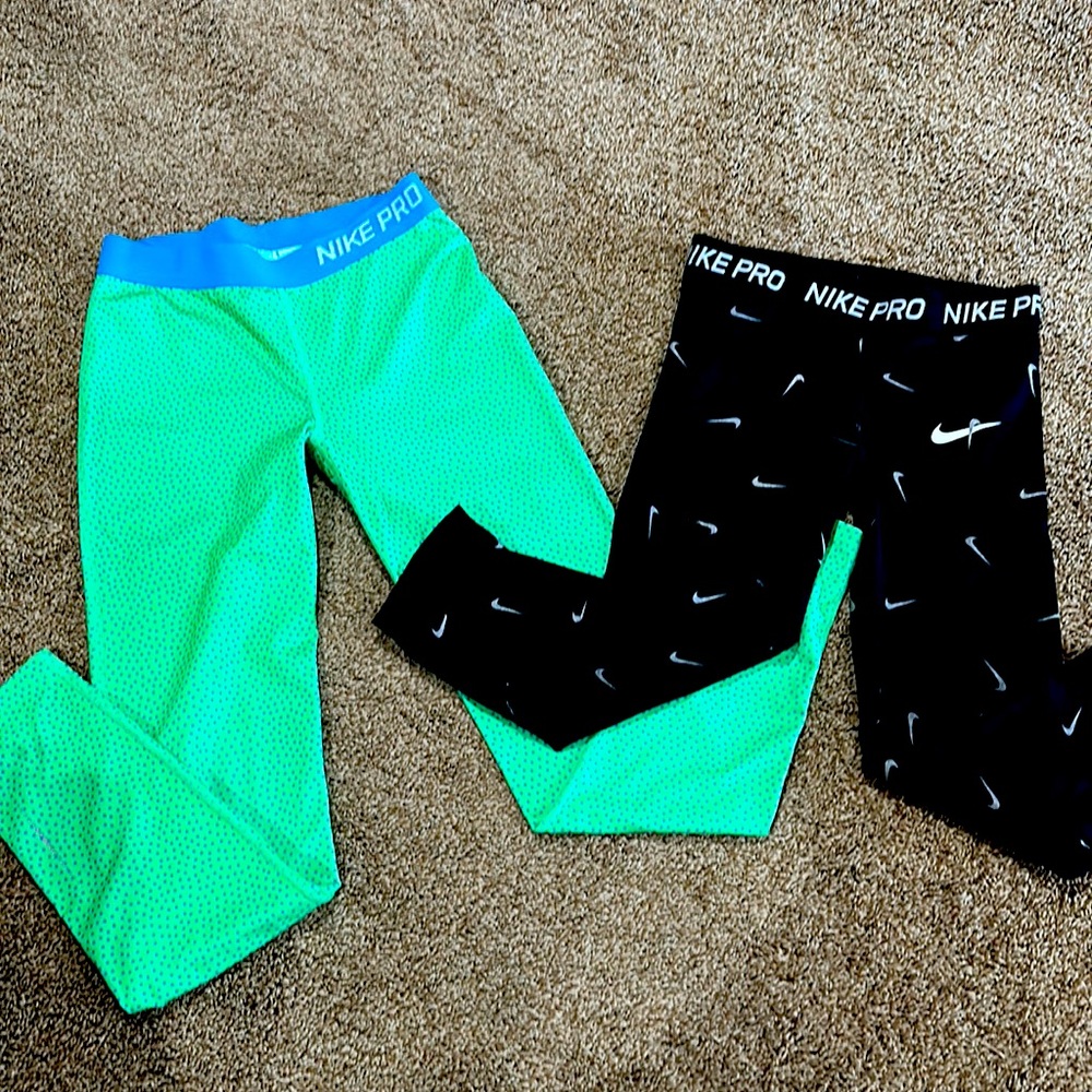2 Nike Pro legging in good condition
